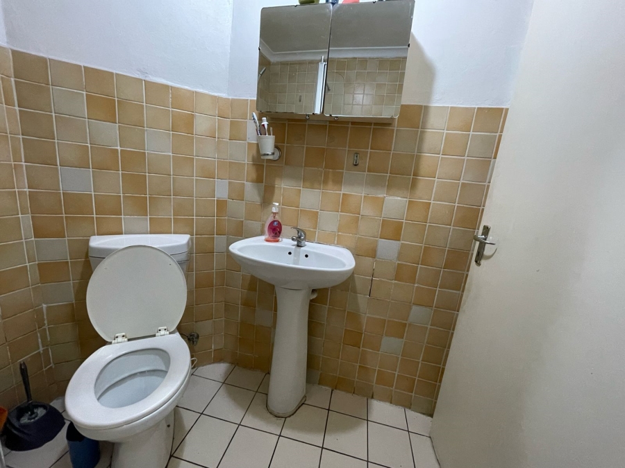 To Let 2 Bedroom Property for Rent in Athlone Western Cape